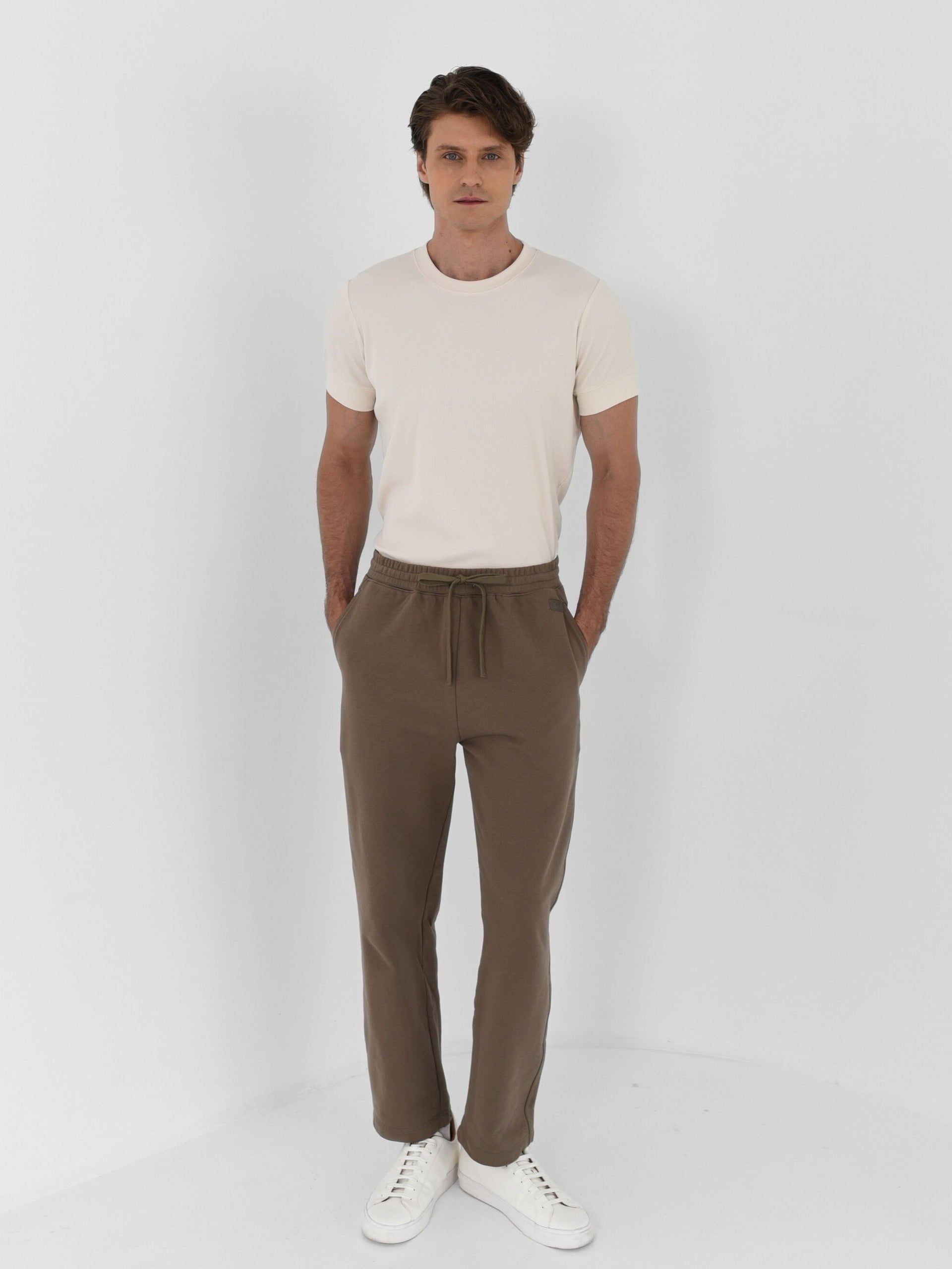 The Straight-leg Pants