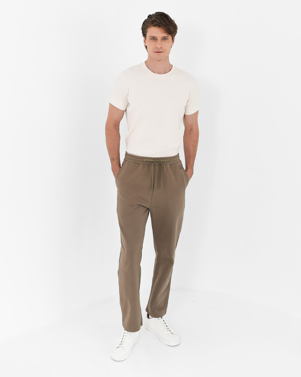 The Straight-leg Pants